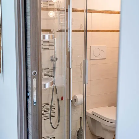 Blizzard Apartments, In Out Apartment *
